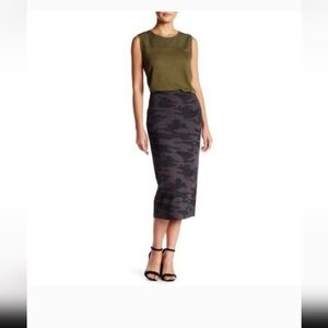 NWT Womens Black Camo Pencil Skirt